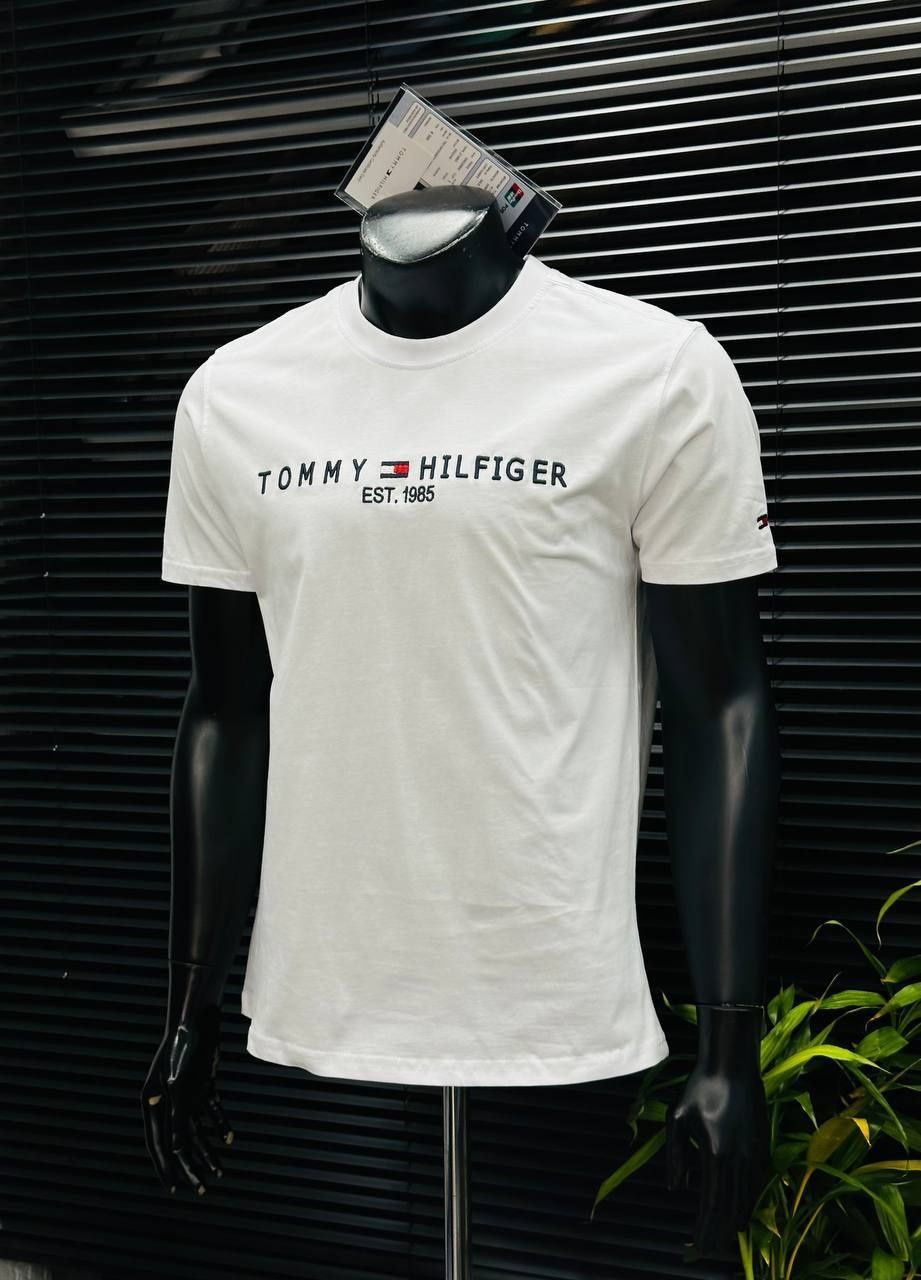 Tommy Hilfiger тениски в бял и черен вариант - ТОП модел за сезона !