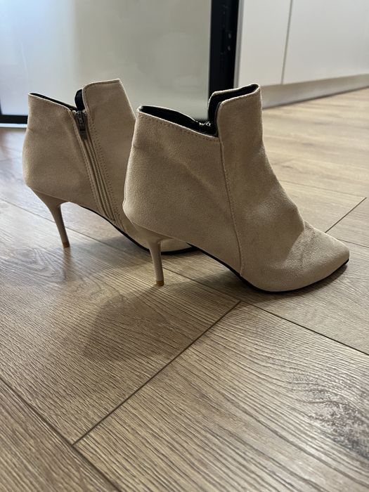 Новые сапожки ,38 размер ,2500, осень