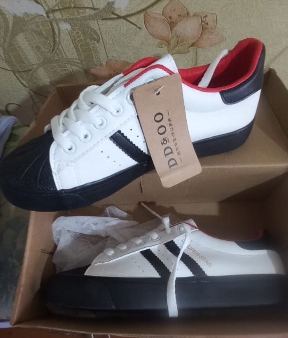 Продам новые кроссы