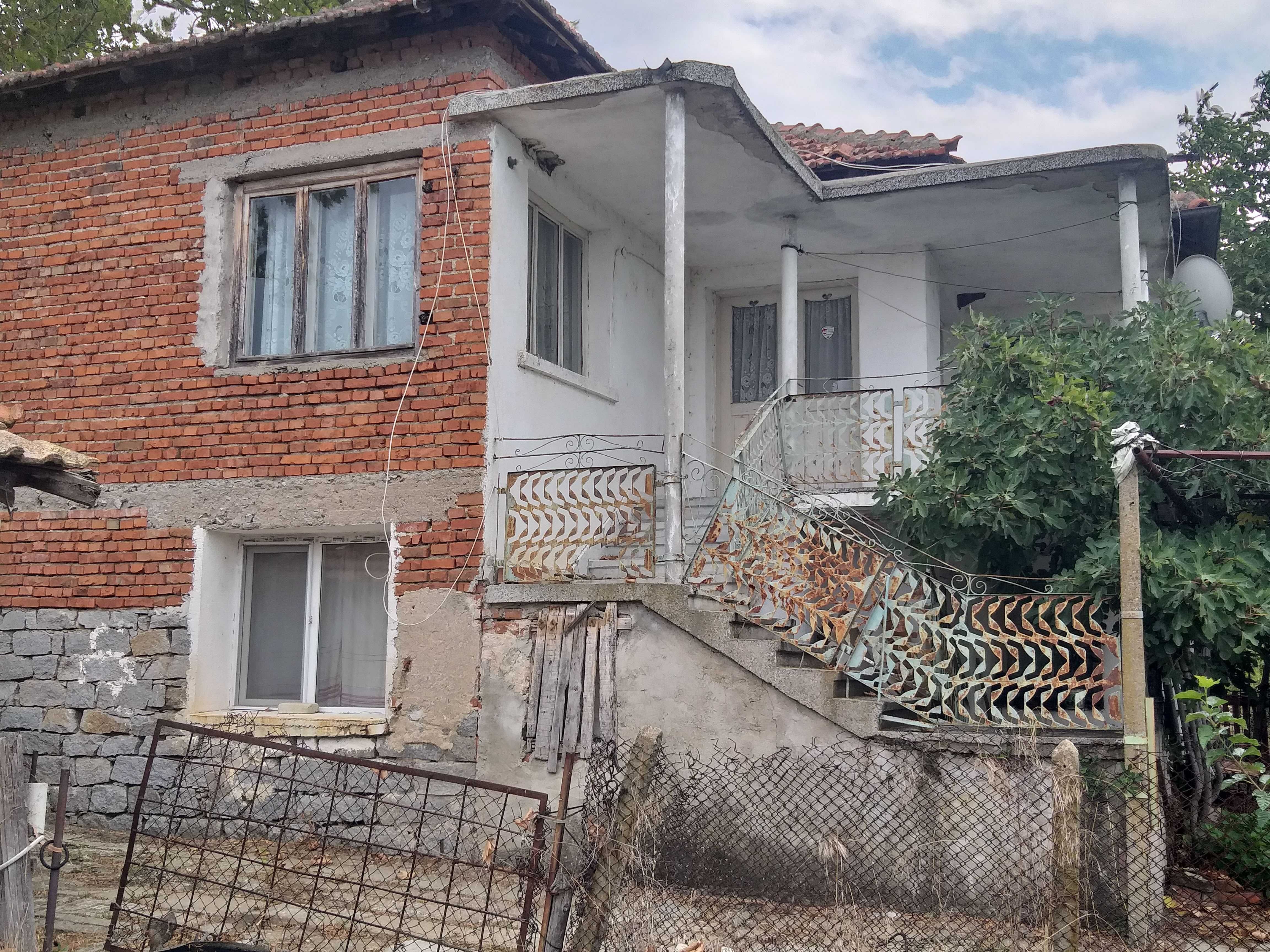 Продаваме къща в село Синапово