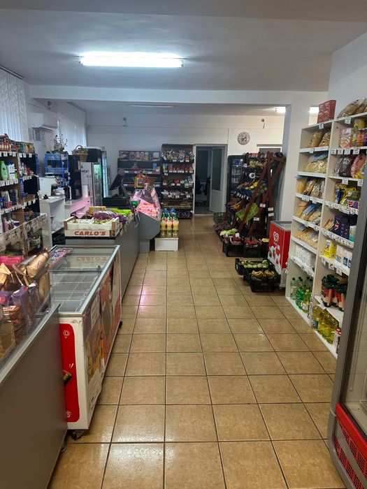 Vând magazin alimentar