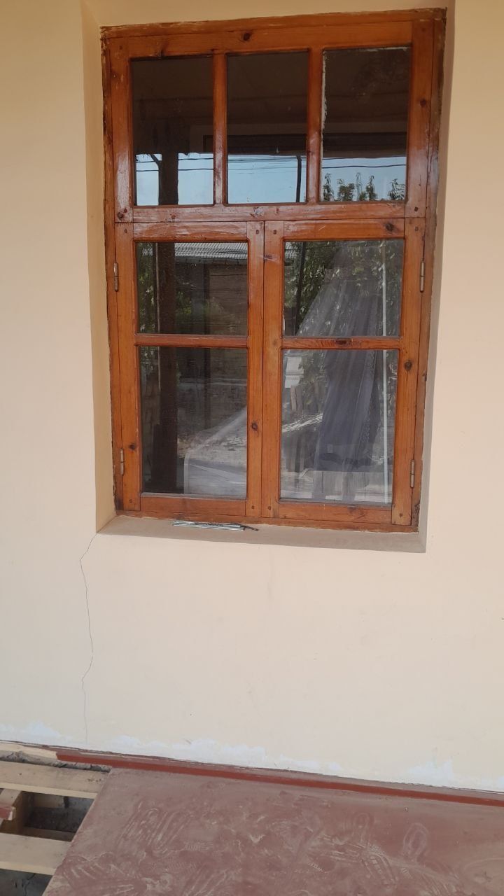Eshik va romlar sotiladi