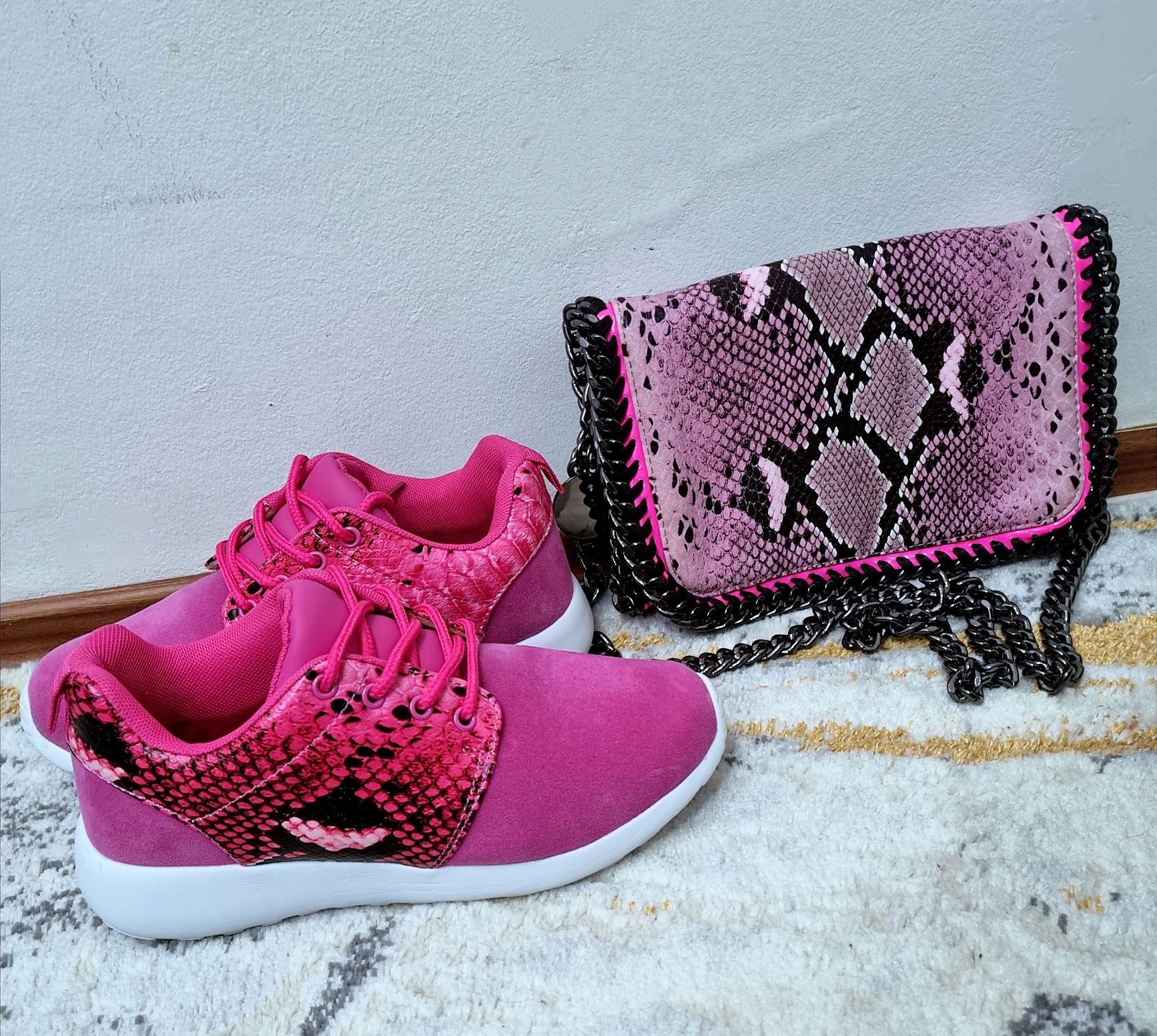 Lot Geanta si Pantofi Sport Dama Snake Print Roz neon Animal Print