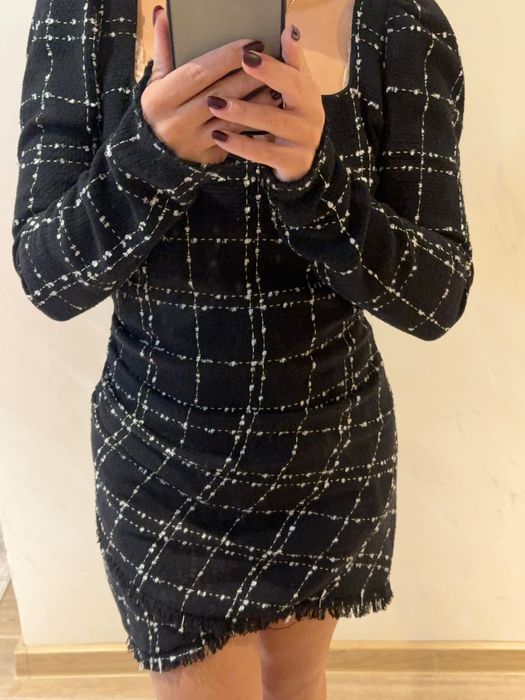 Черна рокля букле