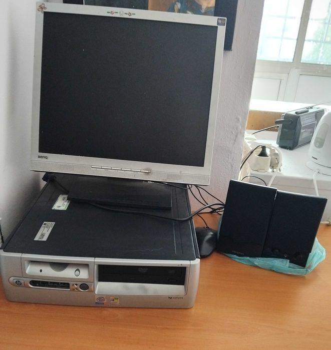 Компютър и монитор и клавиатура
