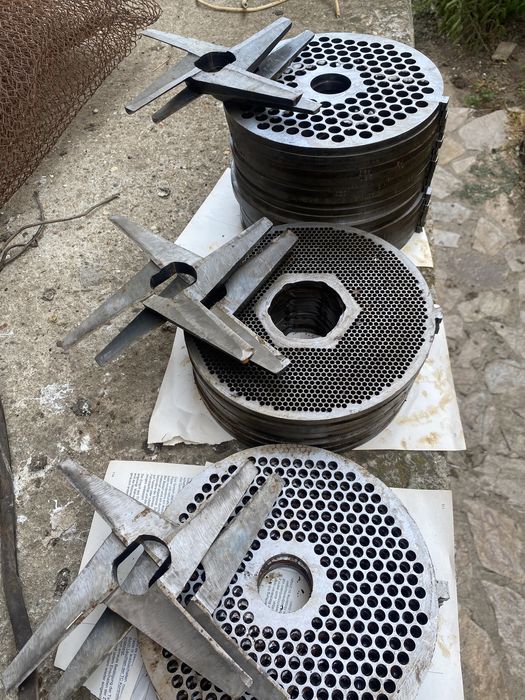 Ножове и решетки от професионална месомелачка