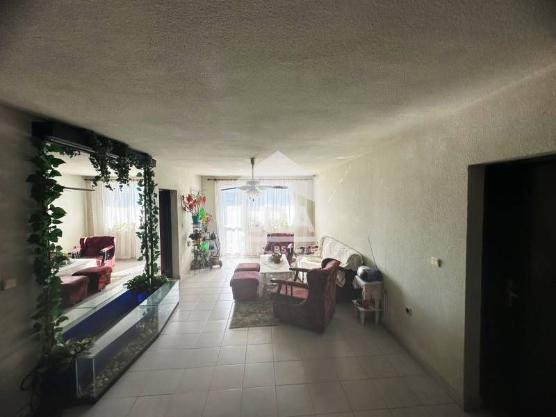 Многофамилна четириетажна къща в с. Басарбово