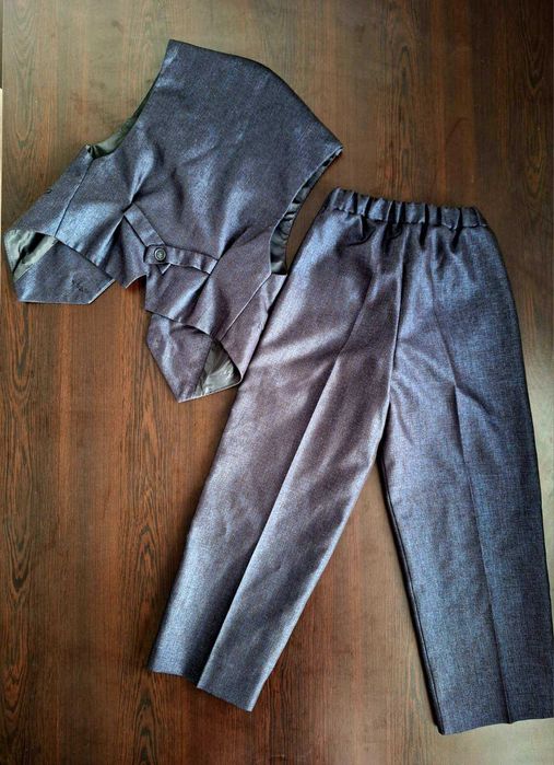 Елегантен комплект "Бефо". Подарък Бяла плътна риза. 98-110 см.