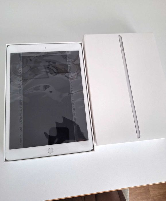 iPad Apple (8th Generation) 32GB Wi-Fi Silver