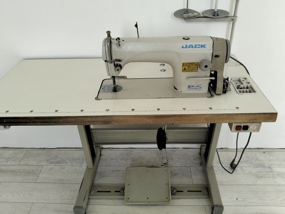 СРОЧНО САТЫЛАДЫ.Швейные машина Jack