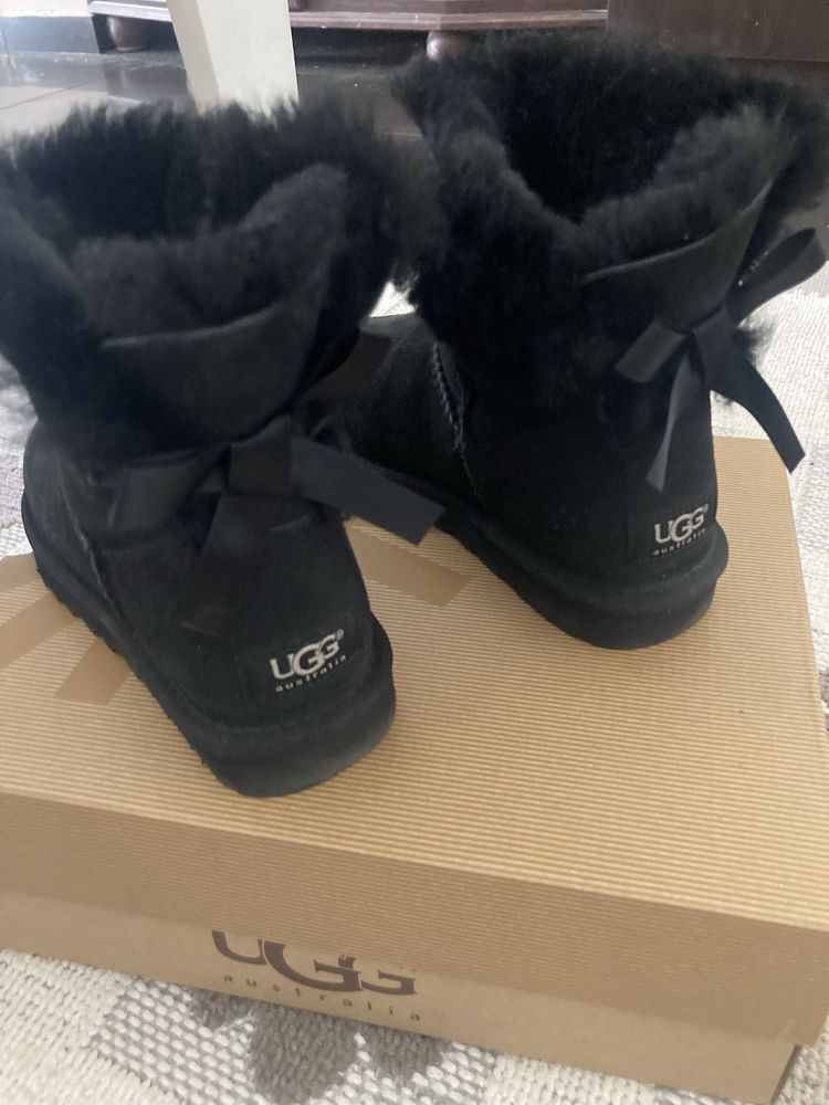 Обувки UGG