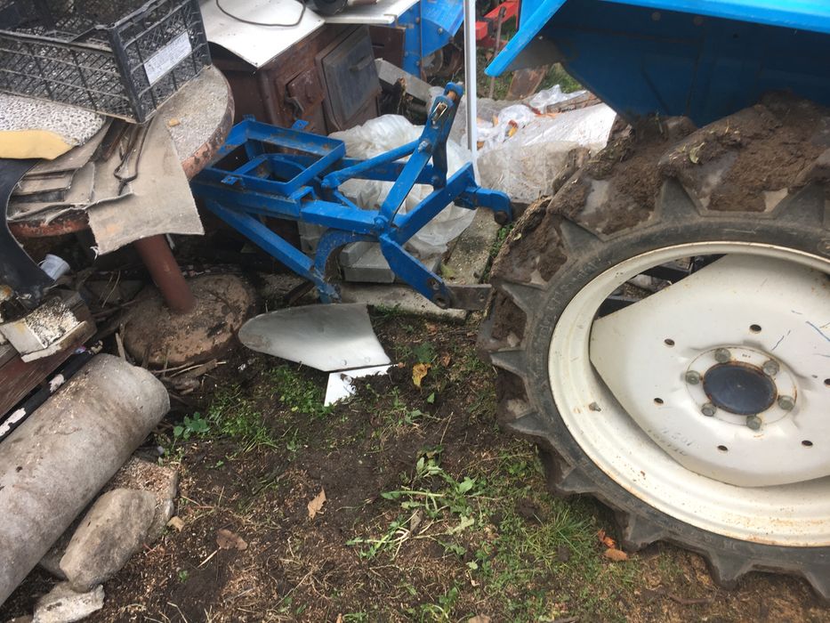 Продавам малогабаритен трактор марка Мицибуши в работещо състояние