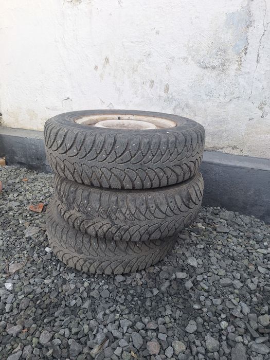 Шины диски в заборе