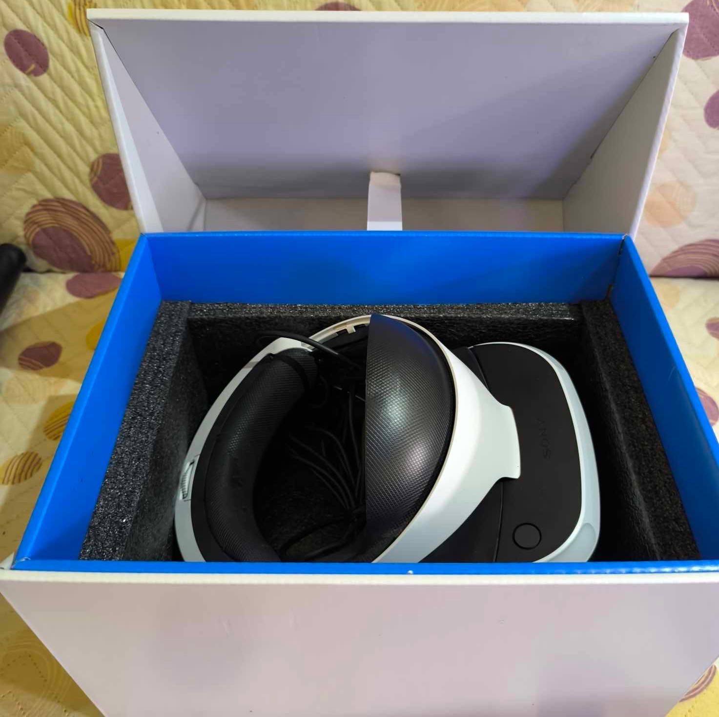 PlayStation 4 със VR headset