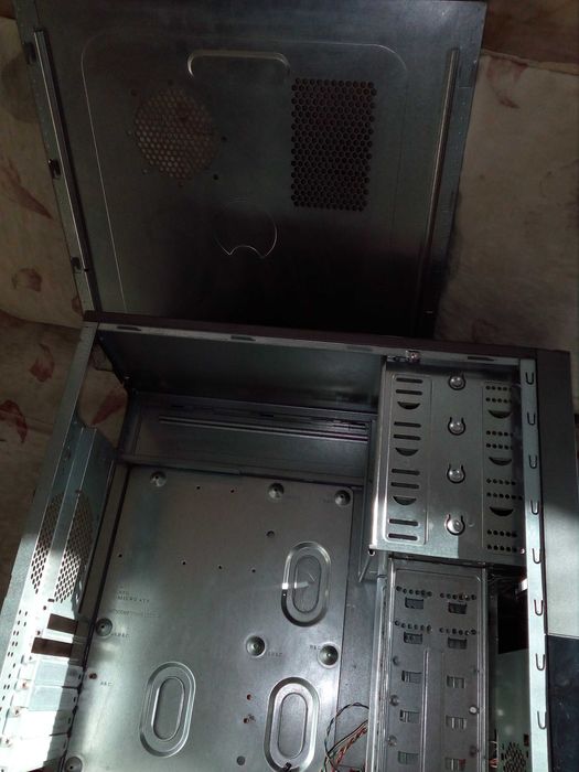 кутия за настолен компютър АТХ