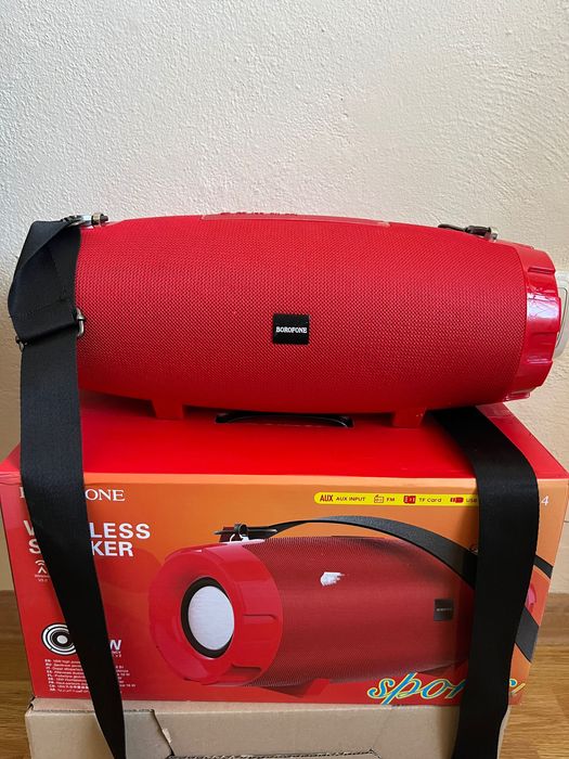 boxă portabilă cu mâner