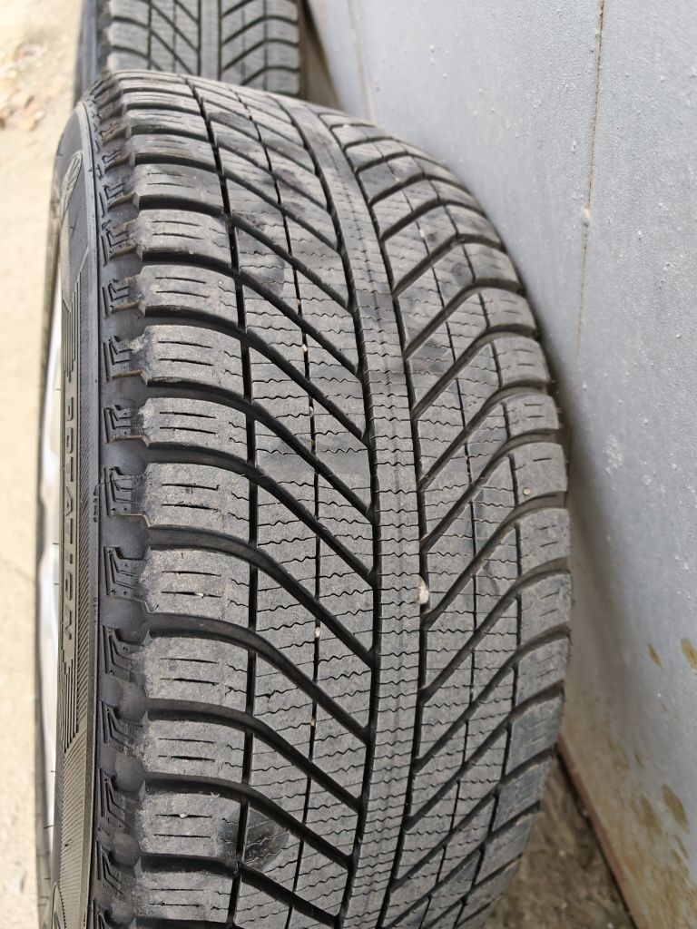 235 55 17 Goodyear всезезонни