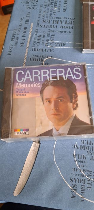 12 диска/CD с Pavarotti , Domingo , Carreras
