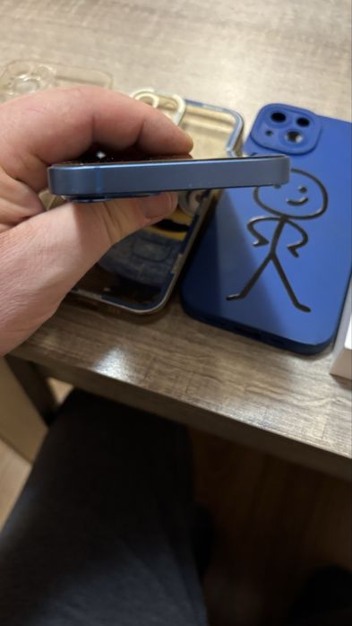 Iphone 13 blue запазен + аксесоари