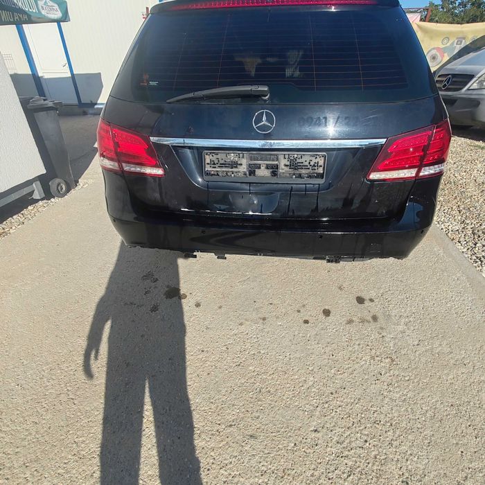 Mercedes E class 2.2 ușor avariat