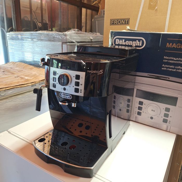 Делонги Магнифика S кафе машина - гаранция 6 месеца