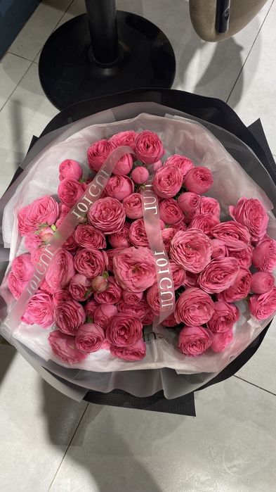 Букет цветов с пиновидные кустовые розы