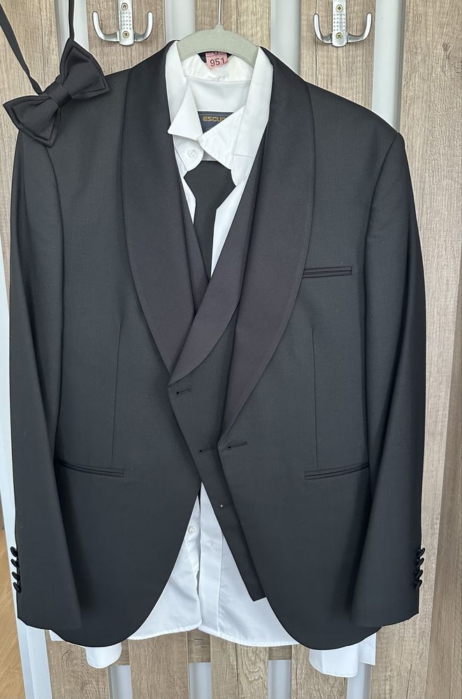 Vand Costum ginere