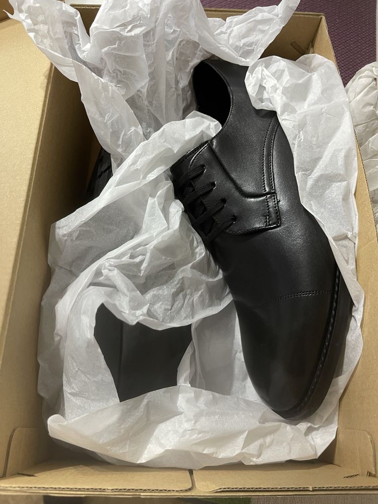 Pantofi Clarks, piele, marimea 42, noi.
