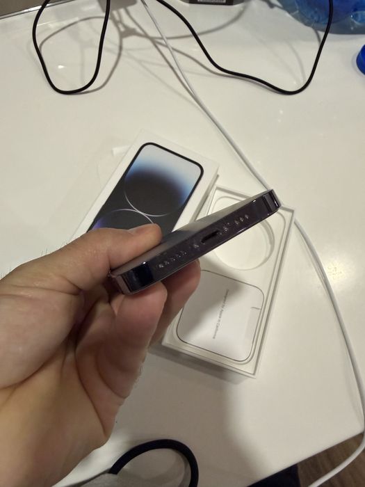 Iphone 14 pro purple