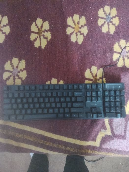 Vand volan gaming perfect funcțional +tastatura de gaming cadou