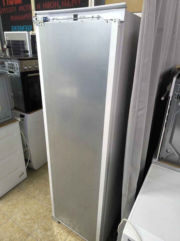 Хладилник Miele K37282IDF - за вграждане с вътрешна камера.