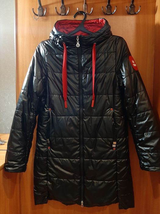 Продам демисезонную куртку для девочки