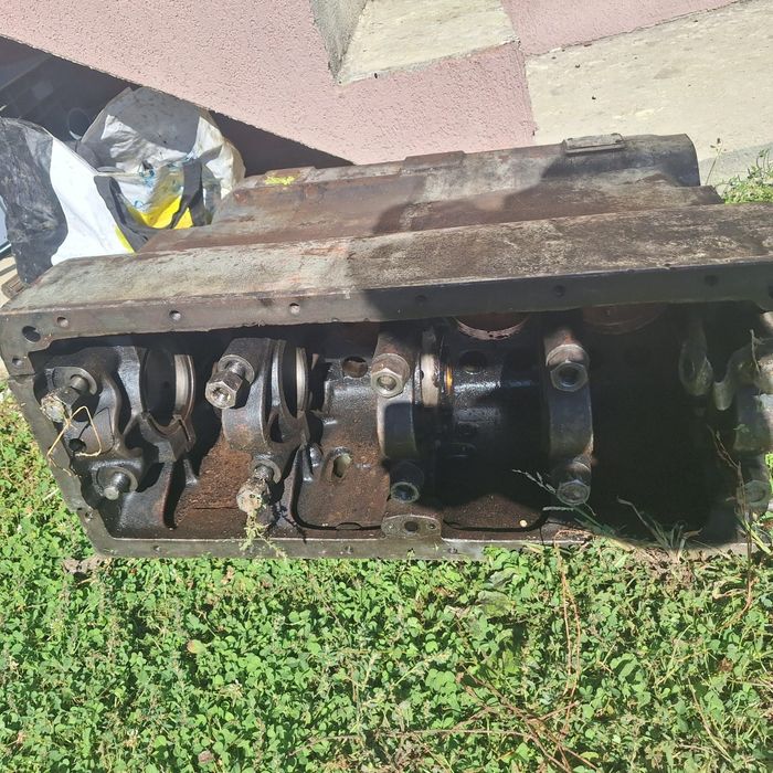 Vând bloc motor de tractor