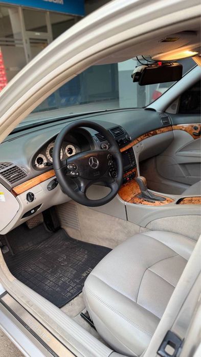 Mercedes-Benz. В хорошем сосотояние !