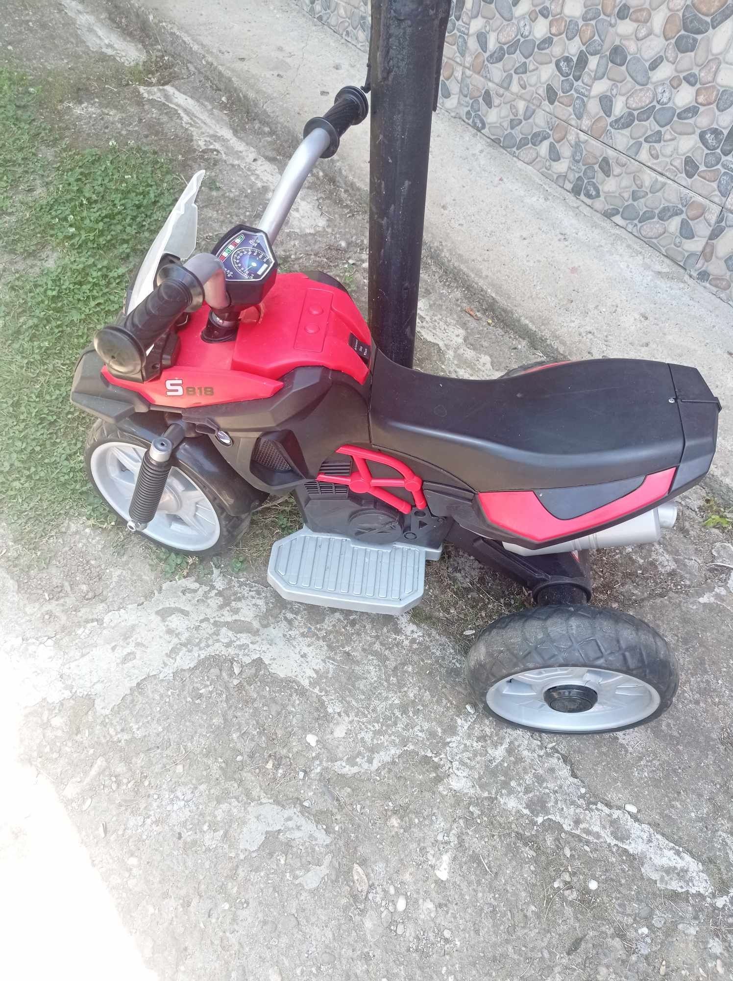 Vând mașinuțe electrice