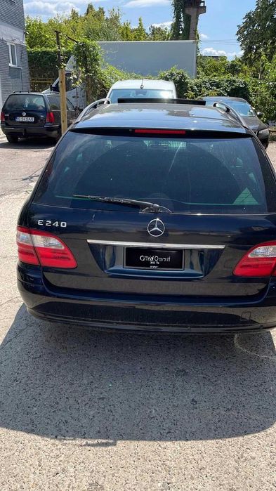Mercedes-Benz E240