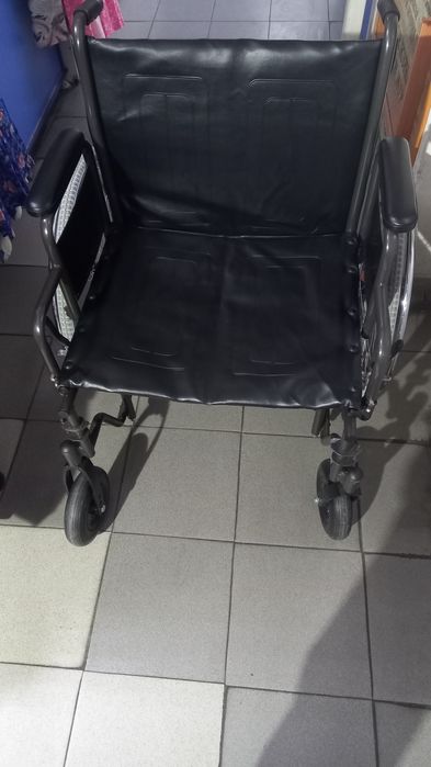 Продаётся инвалидная коляска .