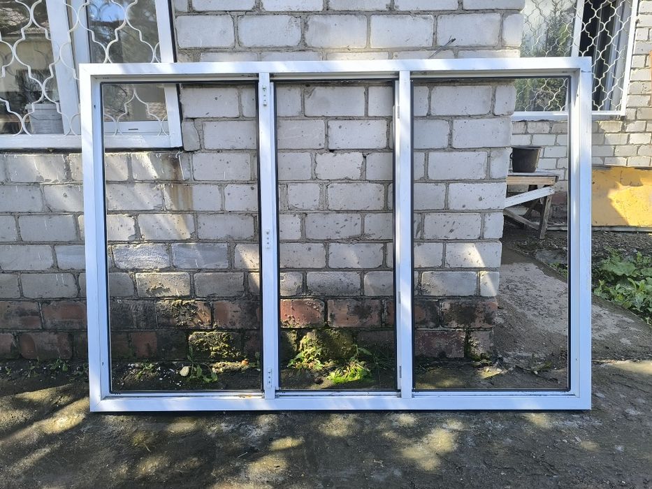 Пластиковые рамы и подоконники б/у