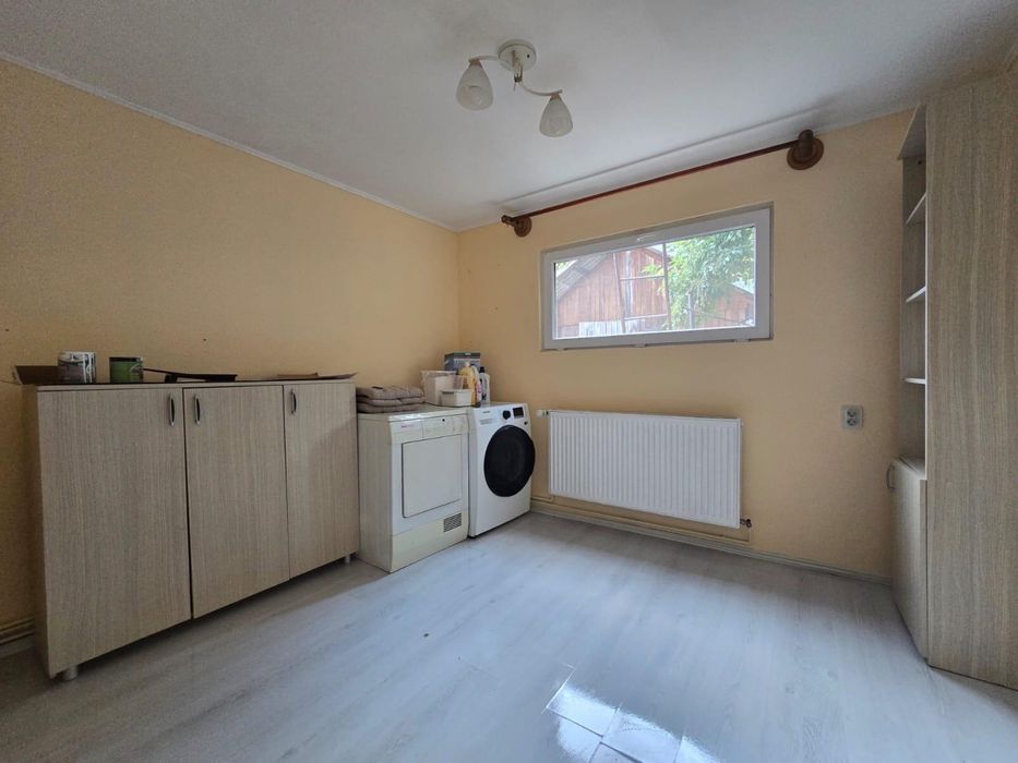 Casă de închiriat cu 4 camere, zona Dâmbu / Tudor - cu curte comună