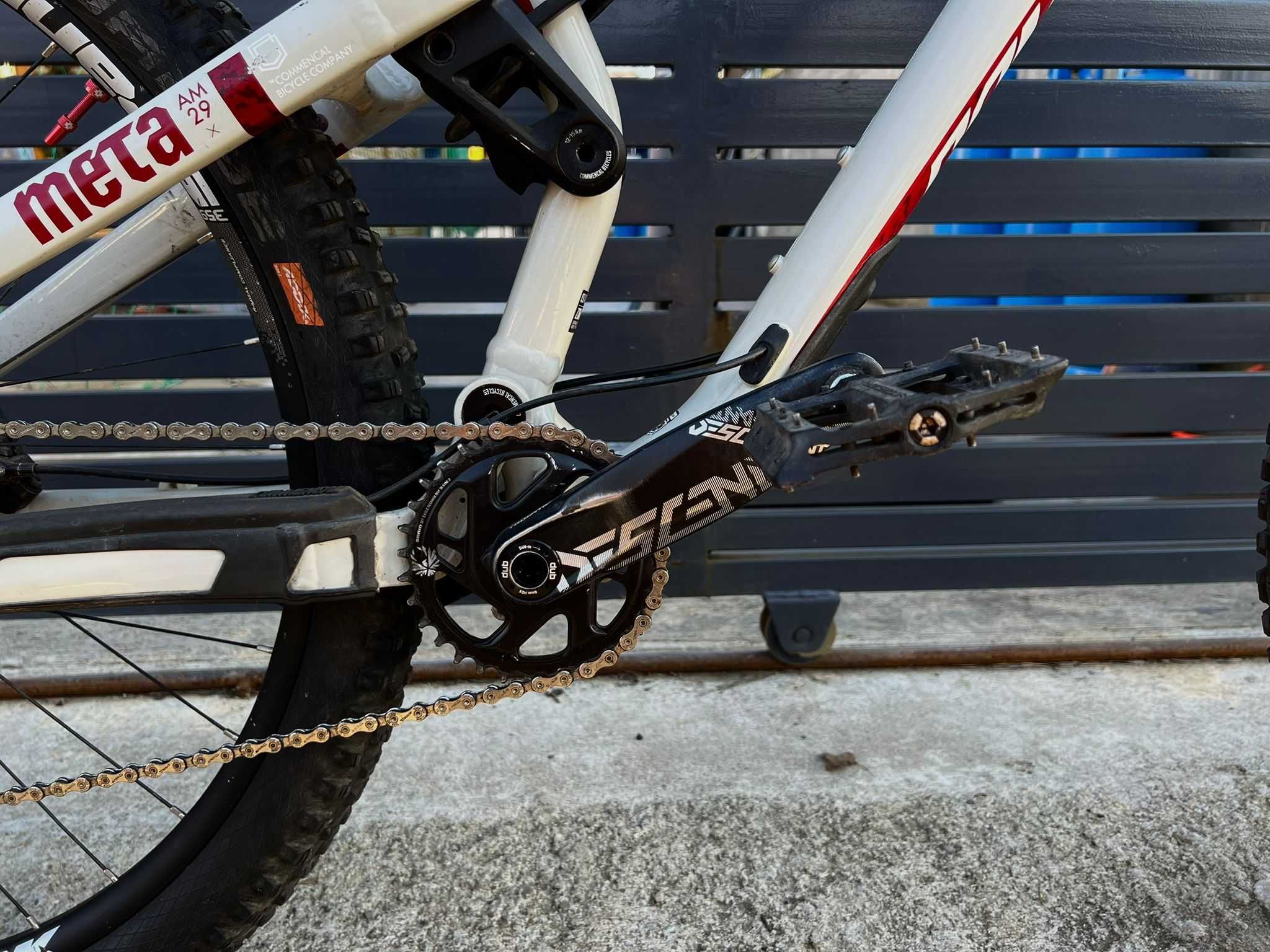Bicicletă Enduro Commencal Meta AM 29 – Stare Excelentă!