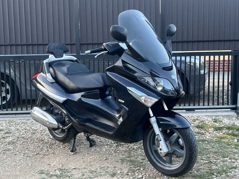 Scuter cu B-ul Piaggio X-EVO 125 c