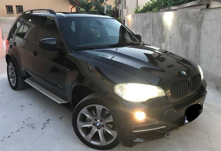 BMW model X5 cu multe opțional