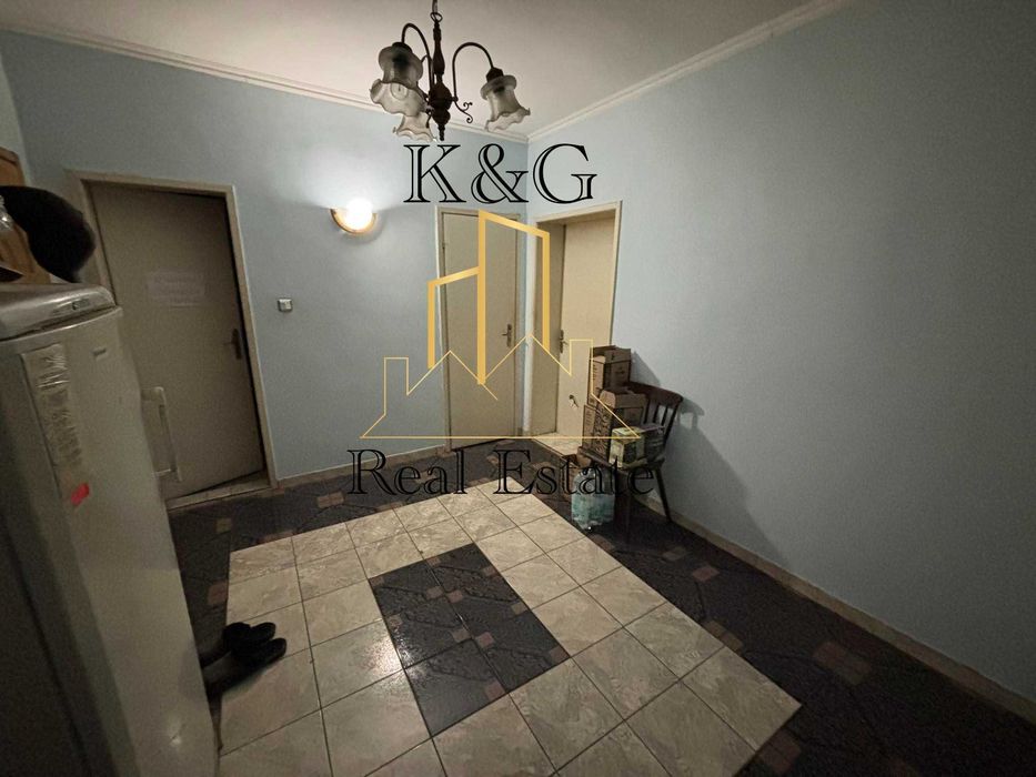 Продава се Етаж от къща в Разград, Възраждане - 195 кв.м за 889 €/кв.м - Снимка #3