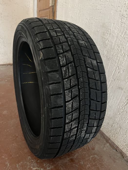 Продам резину-шину Dunloop липучка почти новая