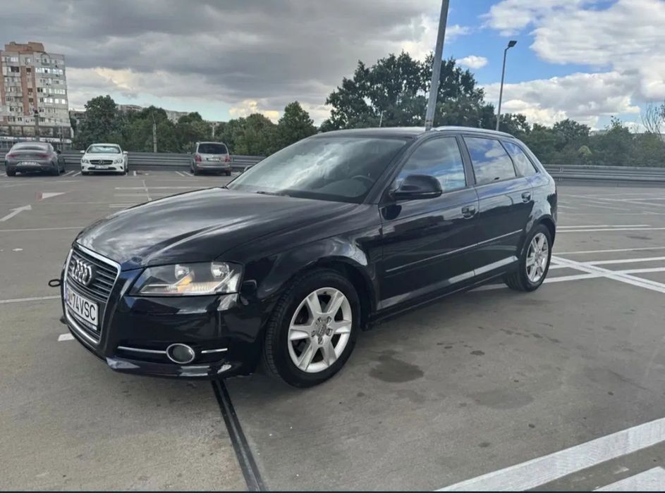 Audi A3 Salutare ! Doresc sa vand masina personala , Audi A3 8P. An : 2010