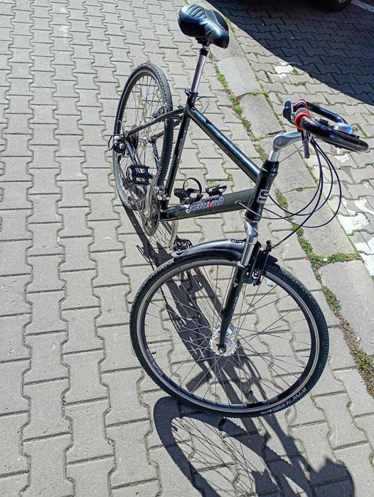 Vând bicicleta in stare buna de folosință.