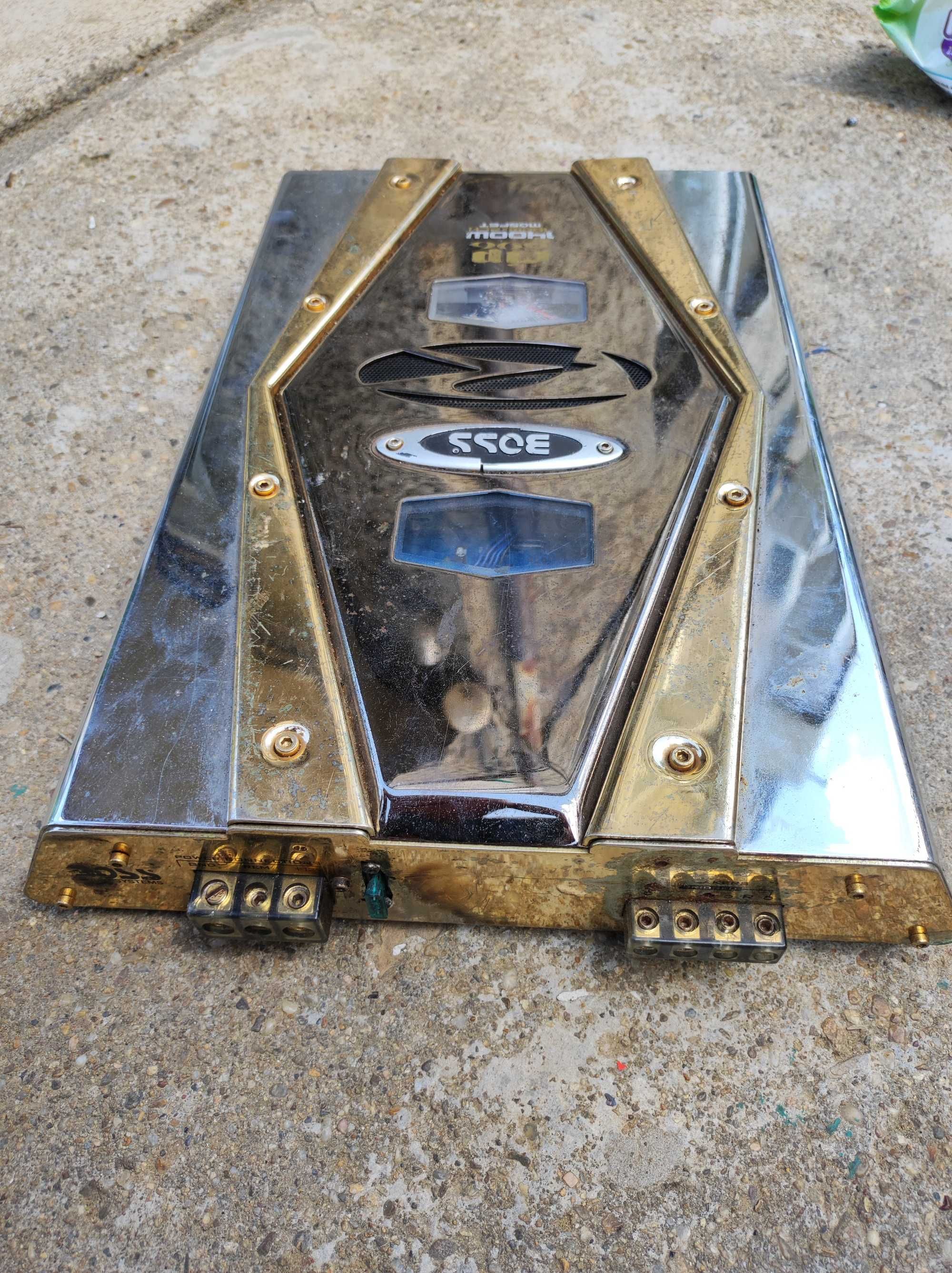 Голям мощен усилвател Boss 1400 wata