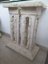 Masa tip coloane romane din piatra