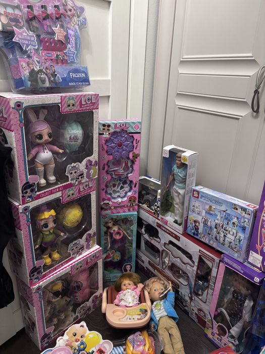 Продам игрушки в коробках