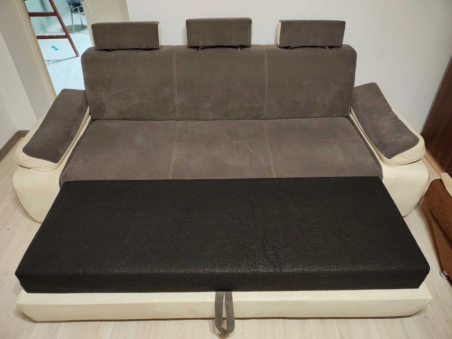 Canapea extensibila ,model frumos